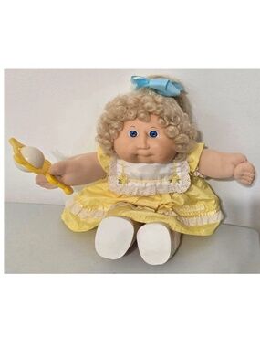 Vintage ‘82 Cabbage Patch Kids Doll Caucasian Signed Blond Blue Eyes 17” VTG